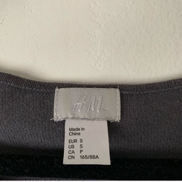 H&M grey with pearls beautiful short- sleeved blouse, size Small - Picture 2 of 8